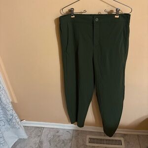 Ruti Not Too Tapered Pants in Pine Green